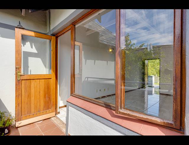 2 BEDROOM APARTMENT FOR SALE IN SUNNINGHILL